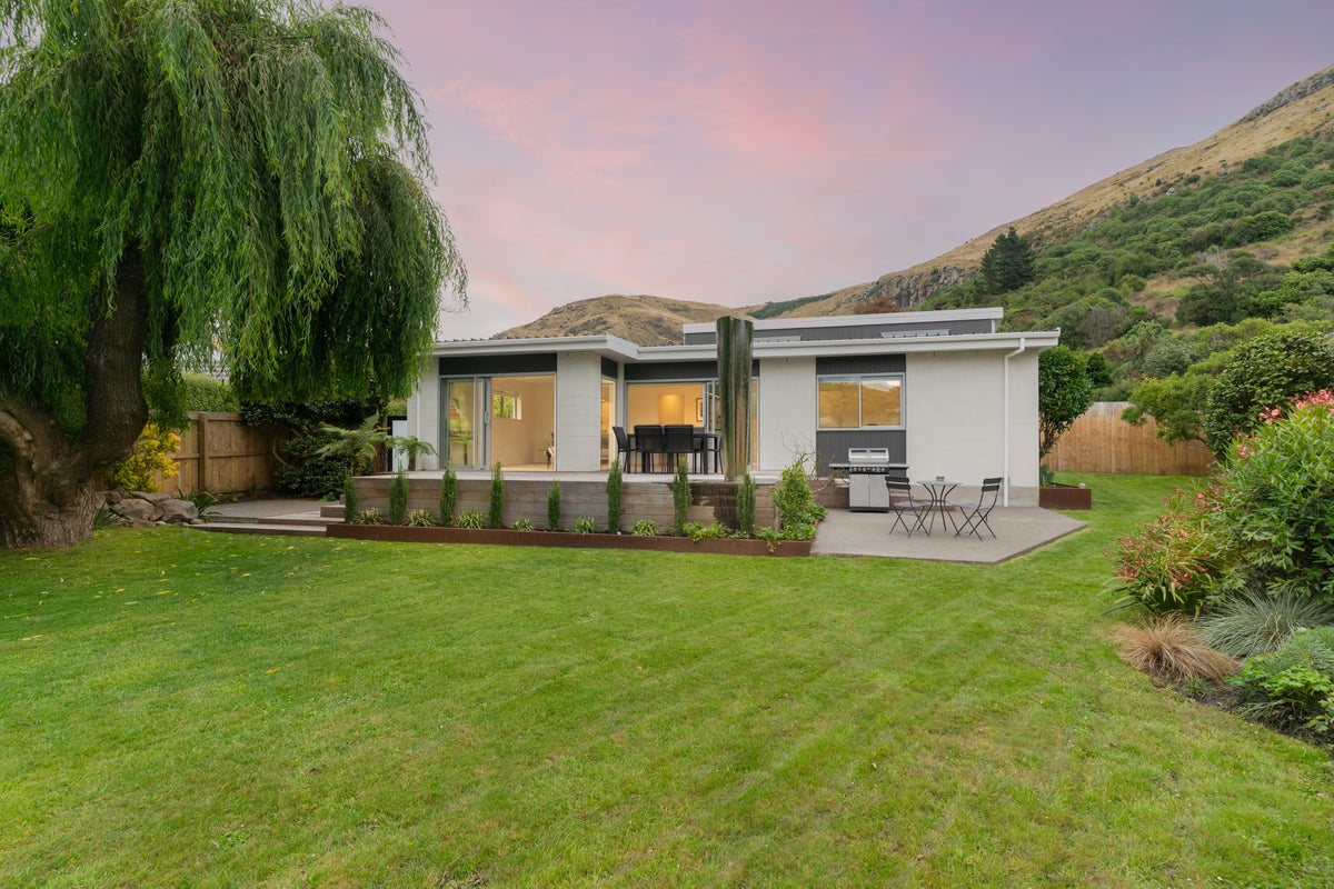 146 Wakefield Avenue, Sumner, Christchurch - Carousel 1