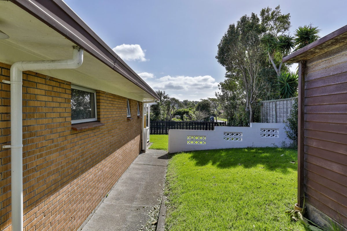 2/5 Vivian Wilson Drive, Eastern Beach, Auckland - Carousel 18