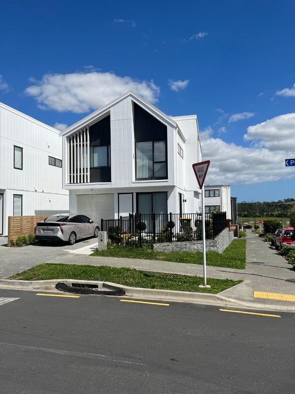 2 Porowha Road, Westgate, Auckland - Carousel 1