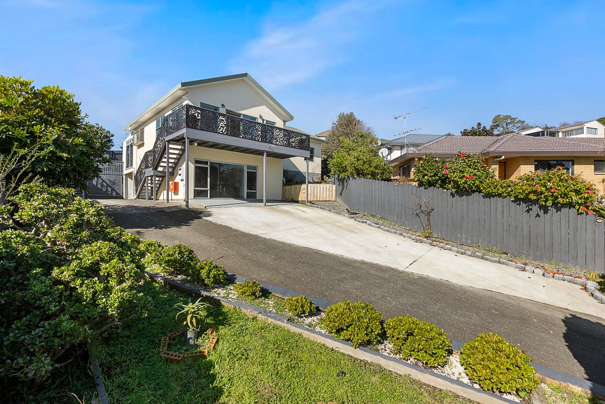 14 Lowburn Place, Clover Park, Auckland - Carousel 14