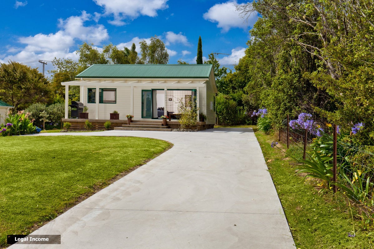 2 Waipuia Place, Greenhithe, Auckland - Carousel 9