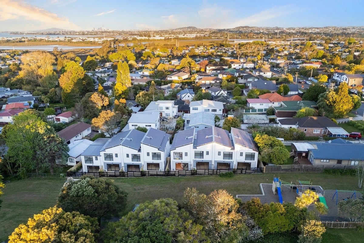 5/30A Tirimoana Road, Te Atatu South, Auckland - Carousel 17