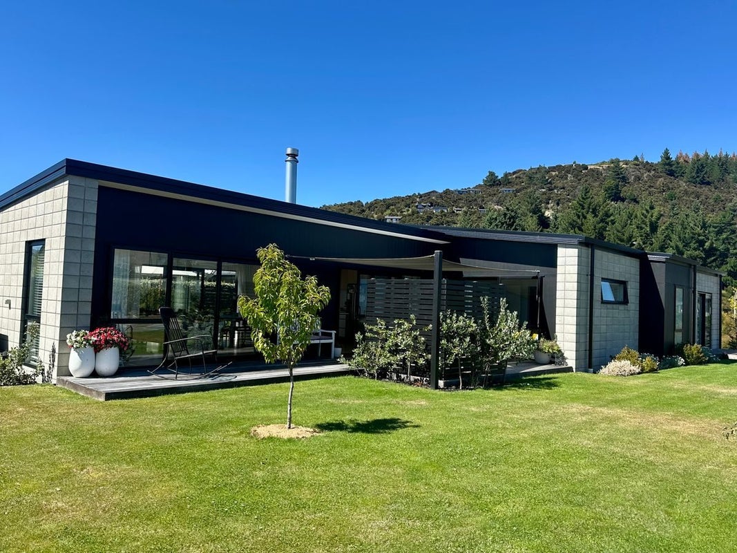 20 Pounamu Avenue, Albert Town, Wanaka - Carousel 1