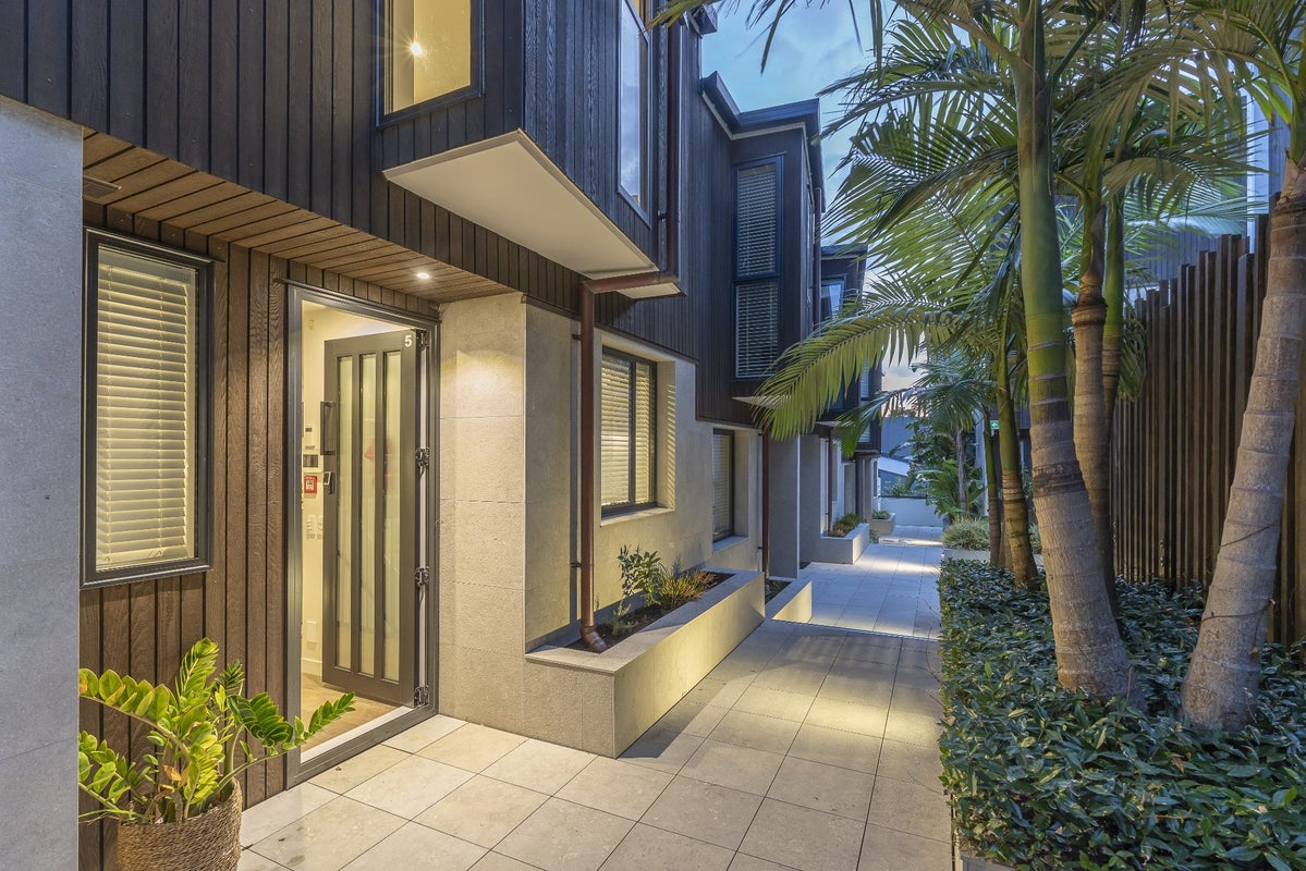 5/6 Waima Street, Grey Lynn, Auckland - Carousel 2