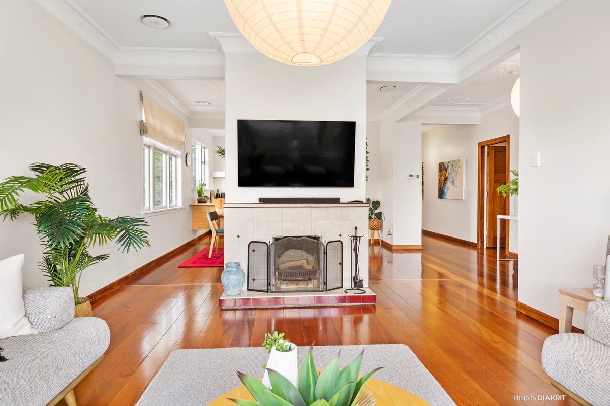 7 Knoll Street, Island Bay, Wellington - Carousel 2