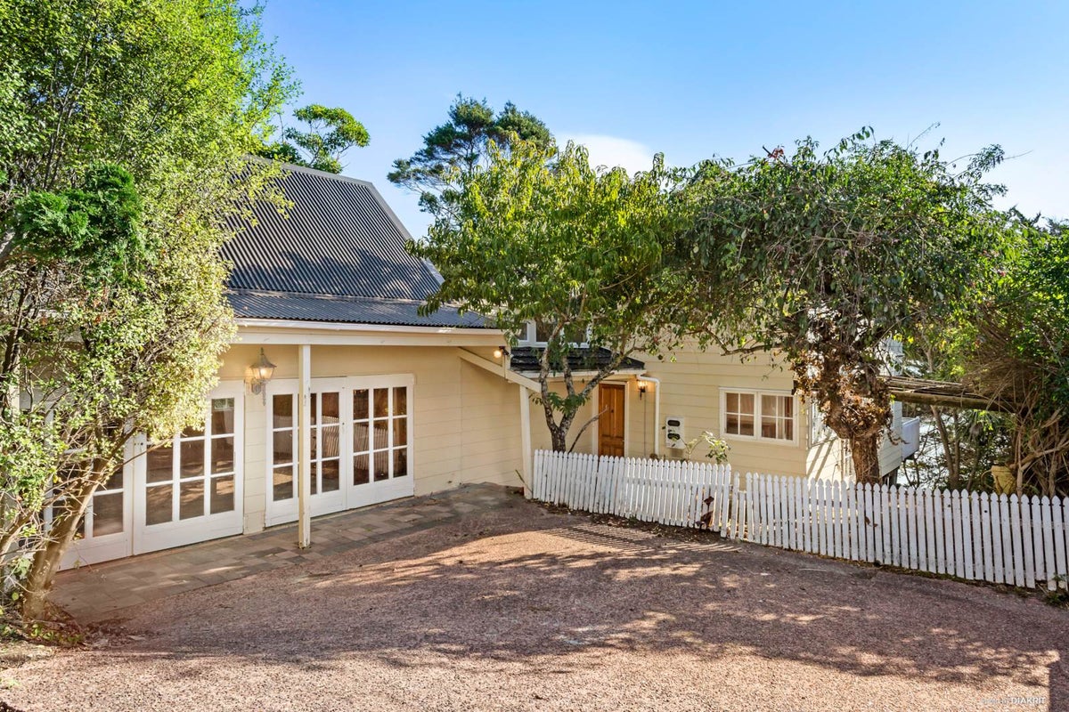 27 Telstar Place, Beach Haven, Auckland - Carousel 2