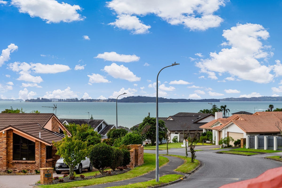 22 Gillard Place, Eastern Beach, Auckland - Carousel 2