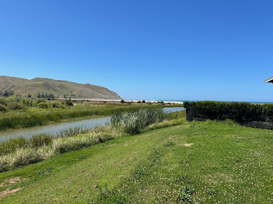 21 Beach Road, Waikawa, Picton - Carousel 1