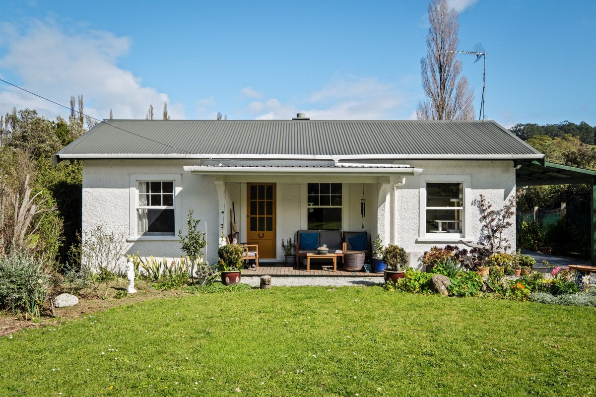 116 Darwin Road, Outer Kaiti, Gisborne - Carousel 1