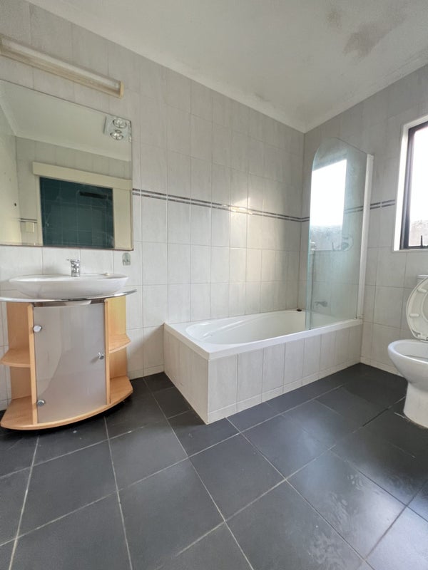 121A Golf Road, New Lynn, Auckland - Carousel 12
