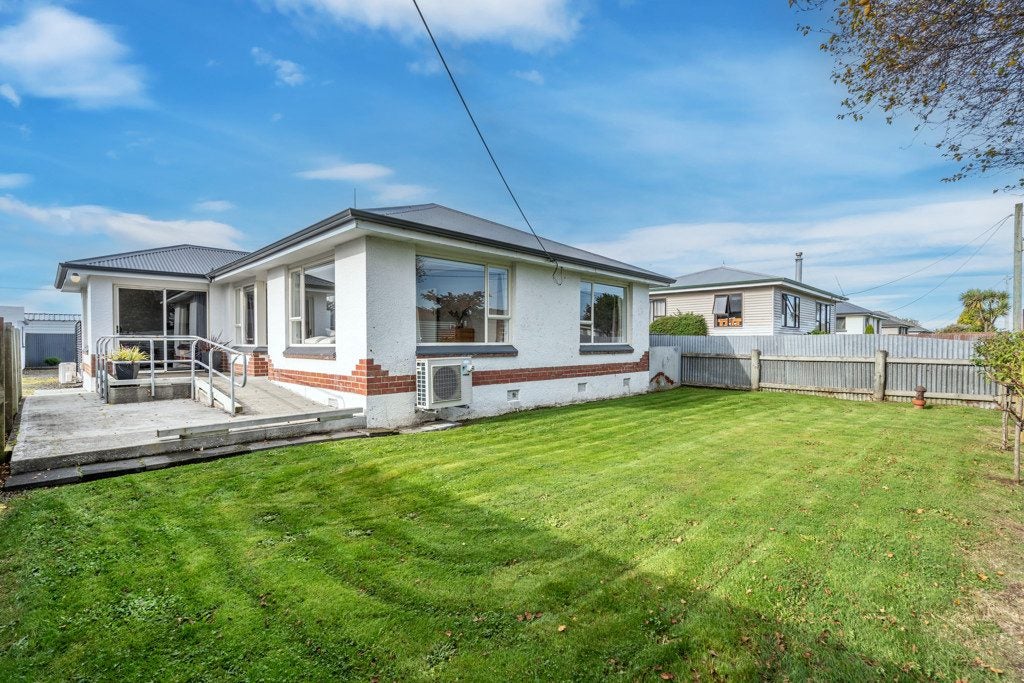 77 Stobo Street, Grasmere, Invercargill - Carousel 1