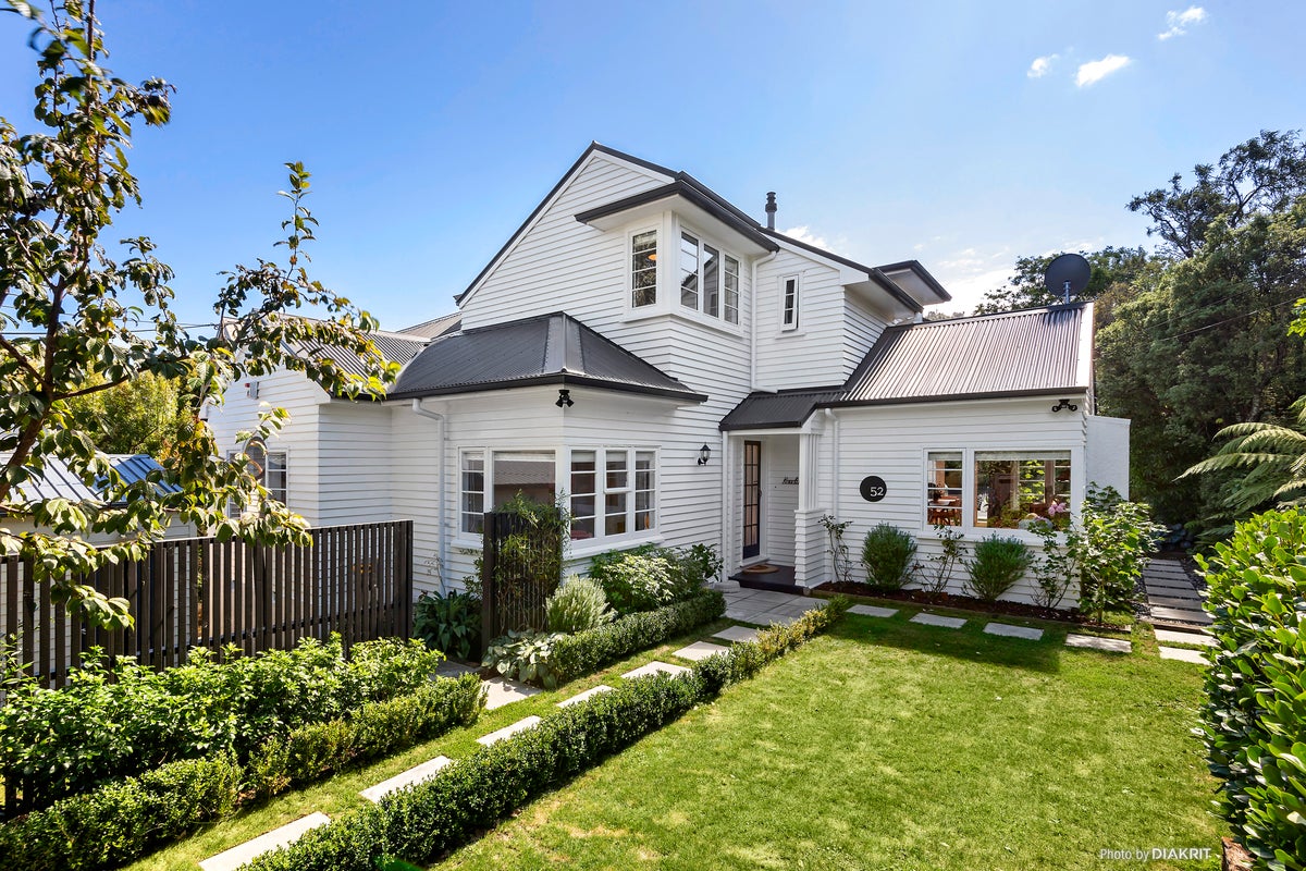 52 Box Hill, Khandallah, Wellington - Carousel 1