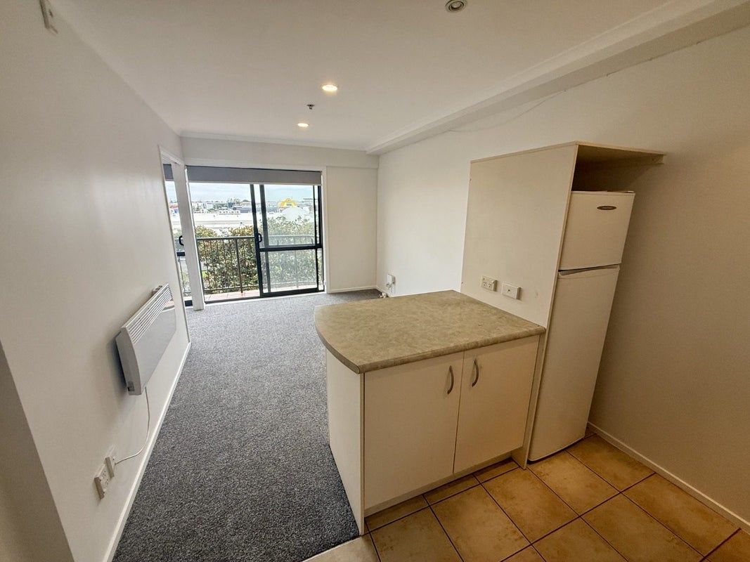 2B/18 Ronwood Avenue, Manukau, Auckland - Carousel 2