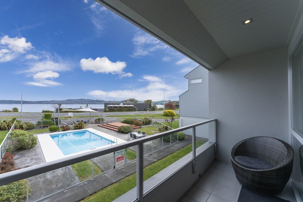 300 Lake Terrace, Two Mile Bay, Taupo - Carousel 1