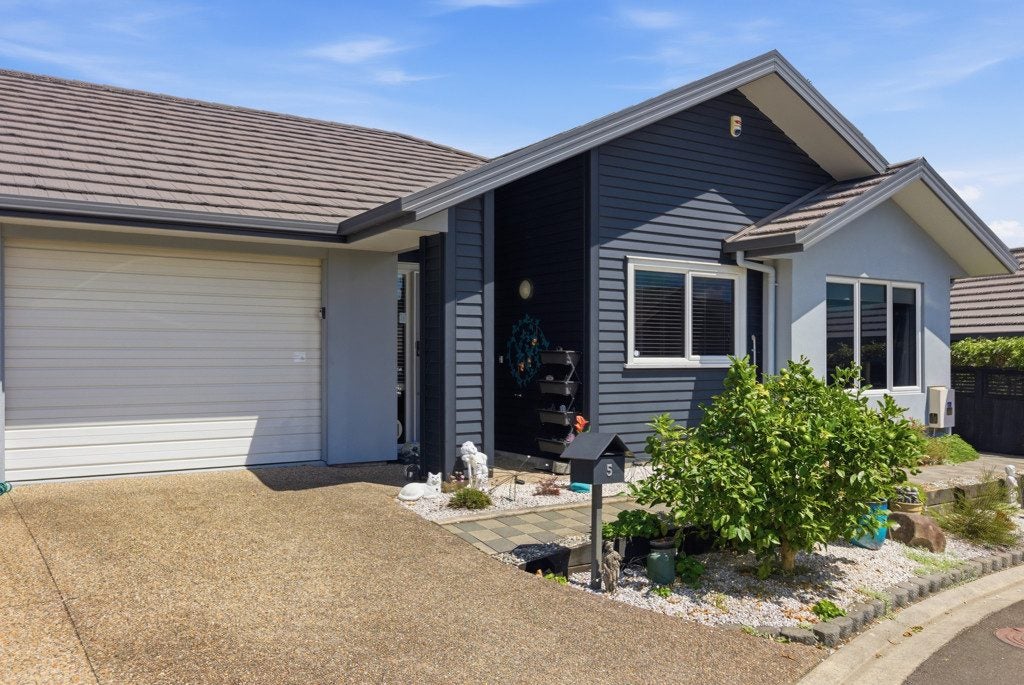 5 Fremont Way, Pyes Pa, Tauranga - Carousel 2