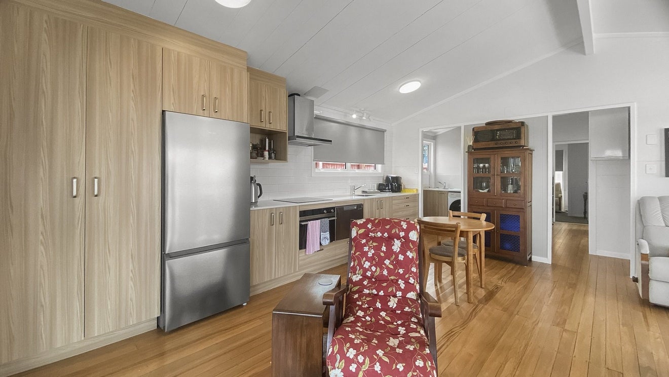 394 East Coast Road, Sunnynook, Auckland - Carousel 2