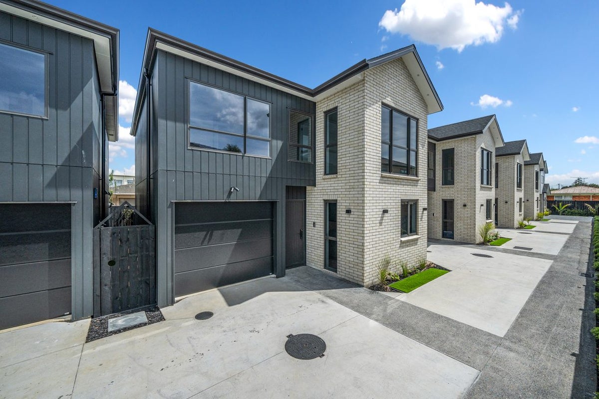 12 Maunu Road, Papatoetoe, Auckland - Carousel 1