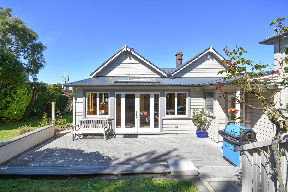 1 Alison Crescent, Belleknowes, Dunedin - Carousel 1