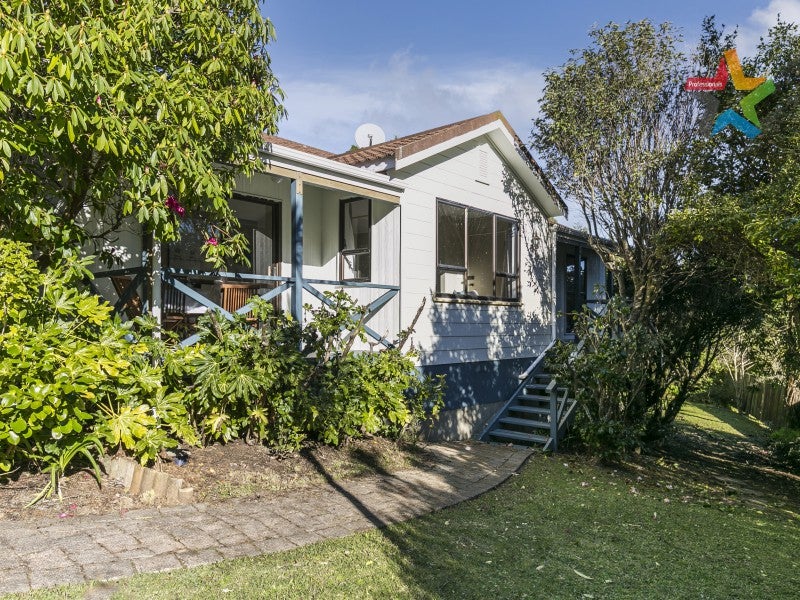 4 Alanbrooke Place, Karori, Wellington - Carousel 1