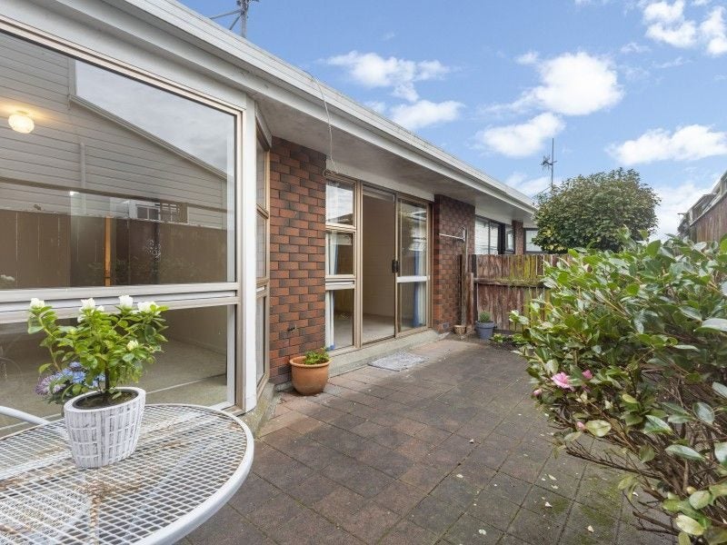 2/128 Albert Street, Terrace End, Palmerston North - Carousel 1