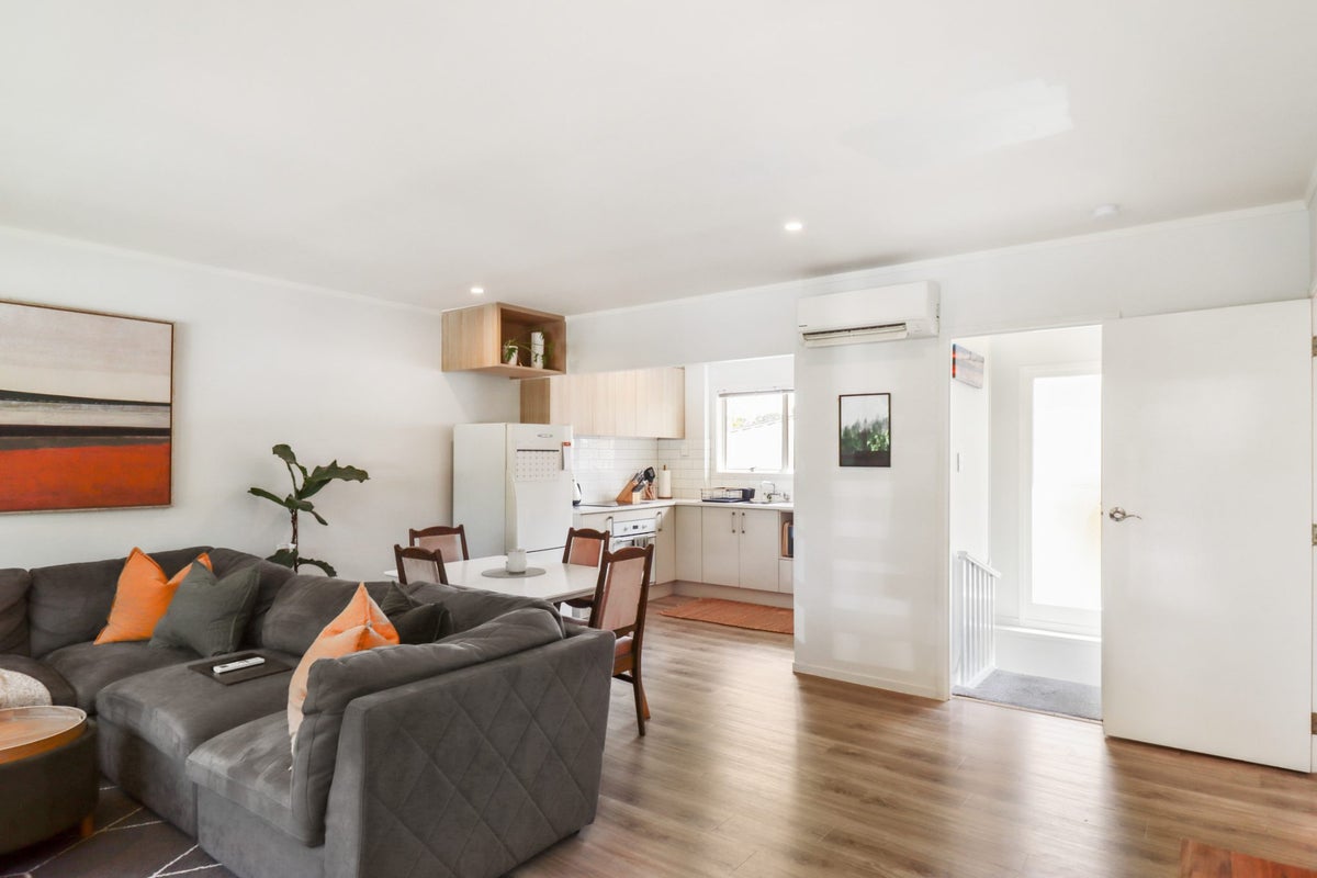 69 Beaubank Road, Kelston, Auckland - Carousel 1