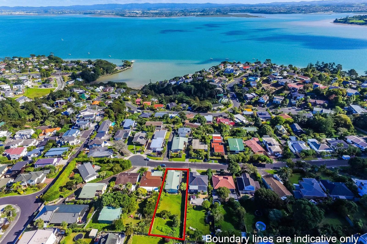 26 Sea Vista Avenue, Beach Haven, Auckland - Carousel 2