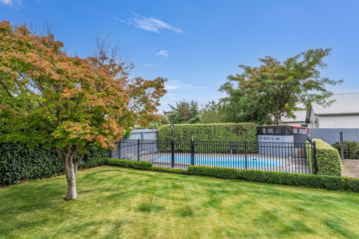 6 Earnslaw Crescent, Bryndwr, Christchurch - Carousel 2