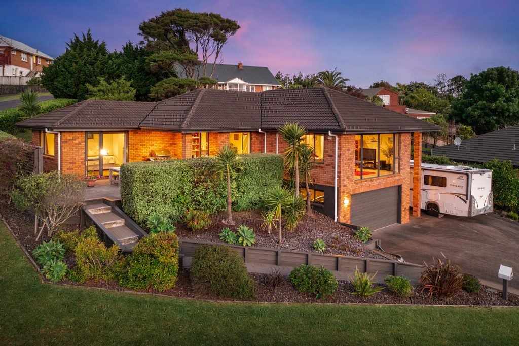 2 Foothills Lane, Glen Eden, Auckland - Carousel 1