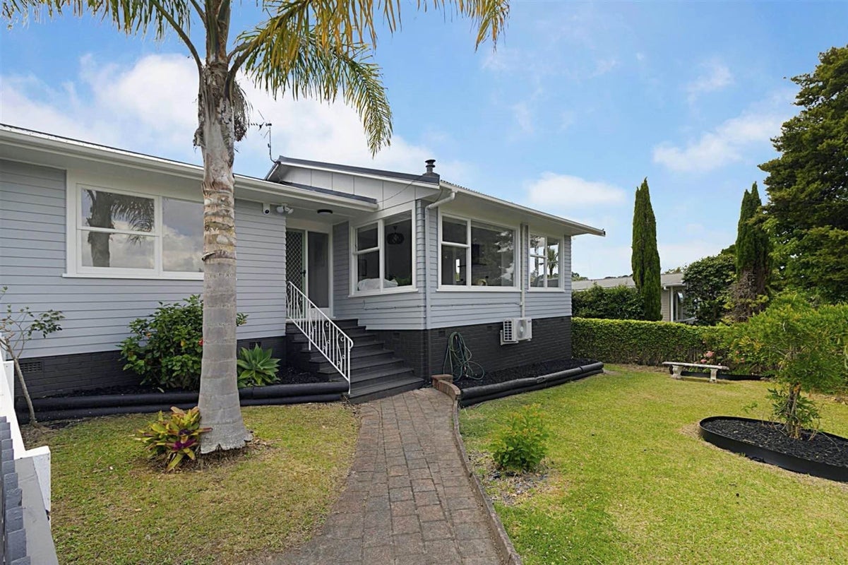 60 Hilling Street, Titirangi, Auckland - Carousel 1