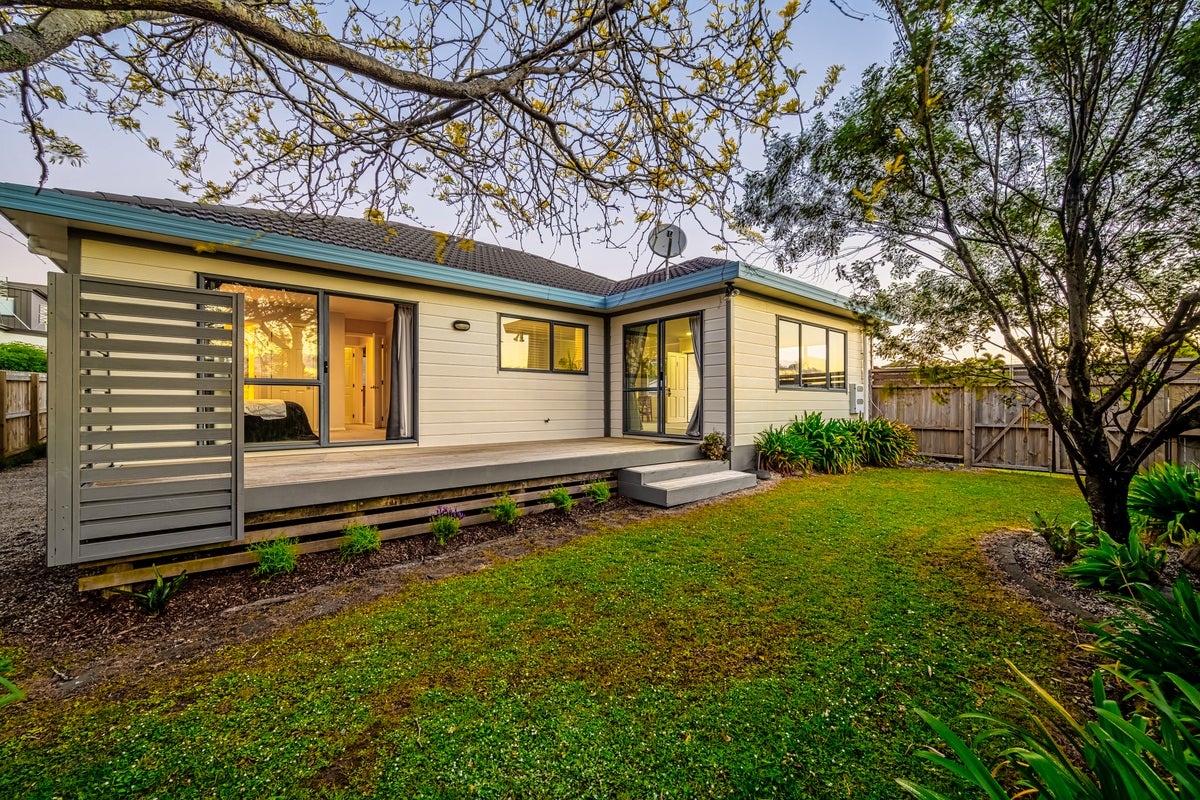 2/69 Gibraltar Street, Howick, Auckland - Carousel 1