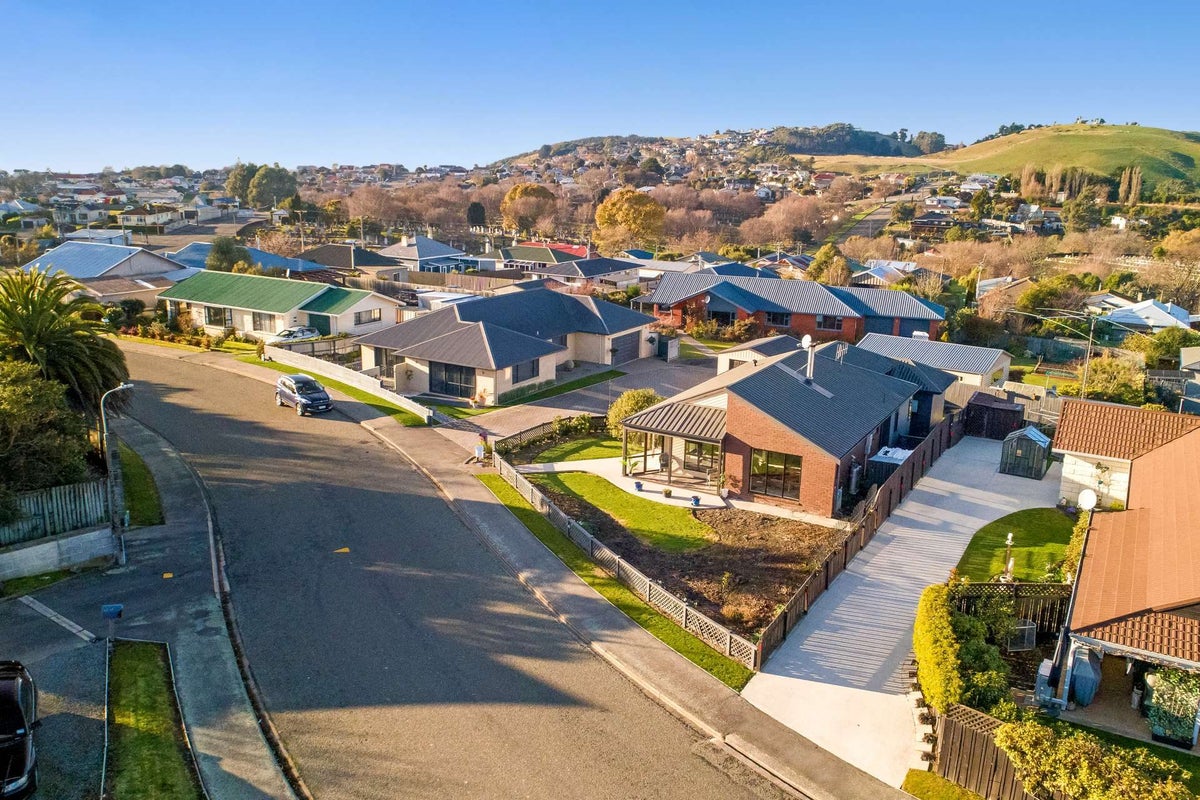 11 Swift Street, South Hill, Oamaru - Carousel 2