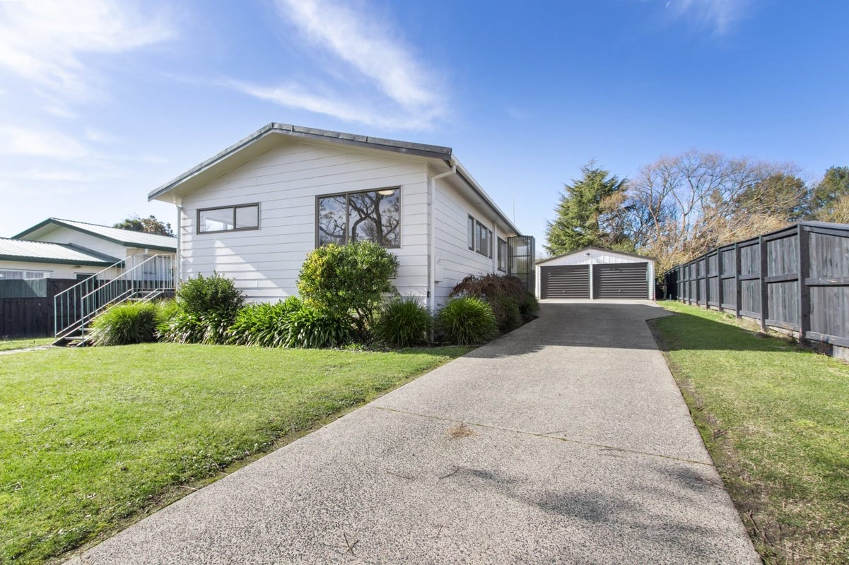 45 Exeter Street, Glenview, Hamilton - Carousel 1