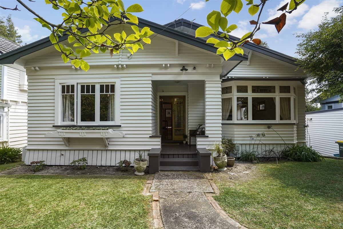 23 Stanley Street, Claudelands, Hamilton - Carousel 1