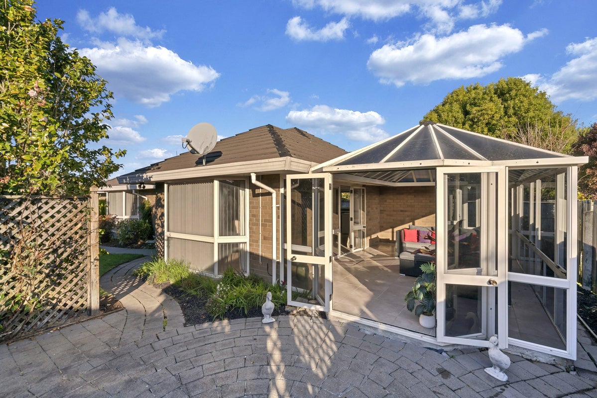 15 Creese Place, Redwood, Christchurch - Carousel 2