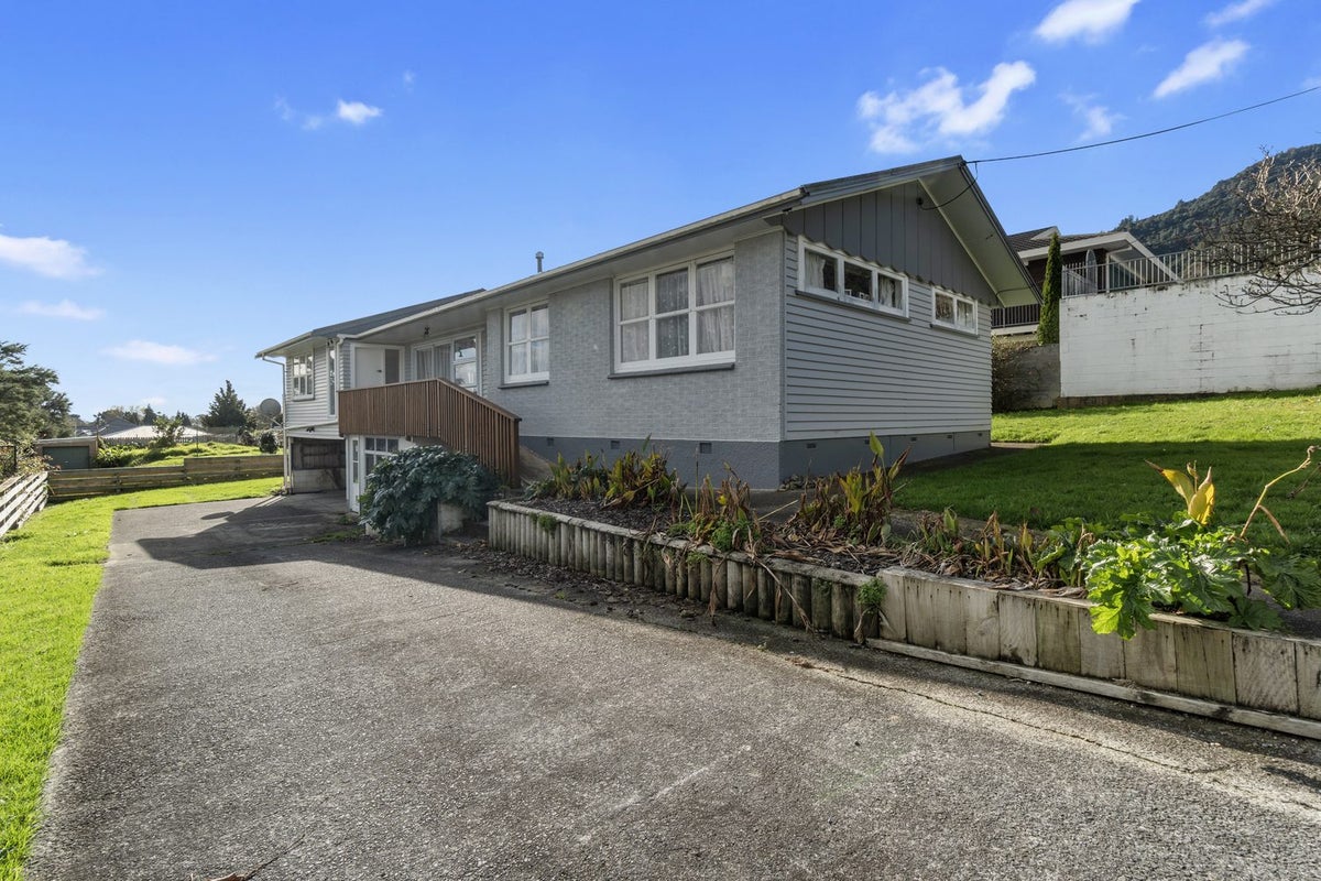 8 Burgess Street, Te Aroha, Te Aroha - Carousel 1