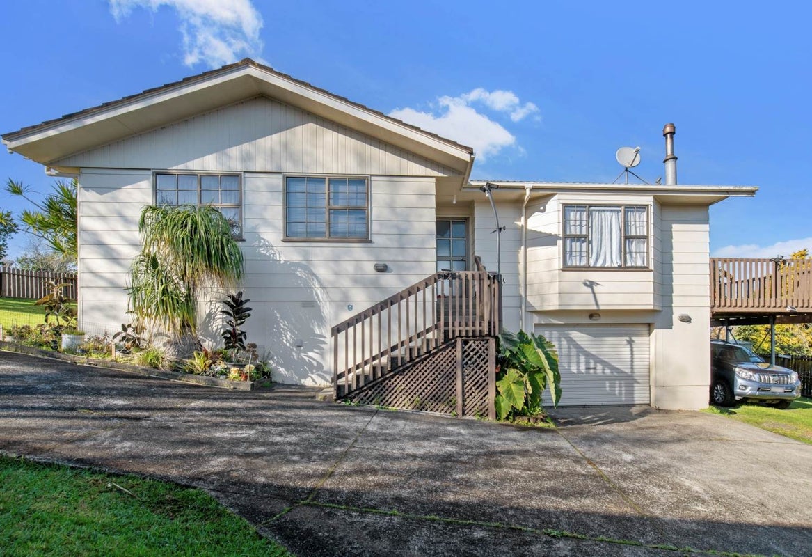 16 Lewisham Street, Highland Park, Auckland - Carousel 1