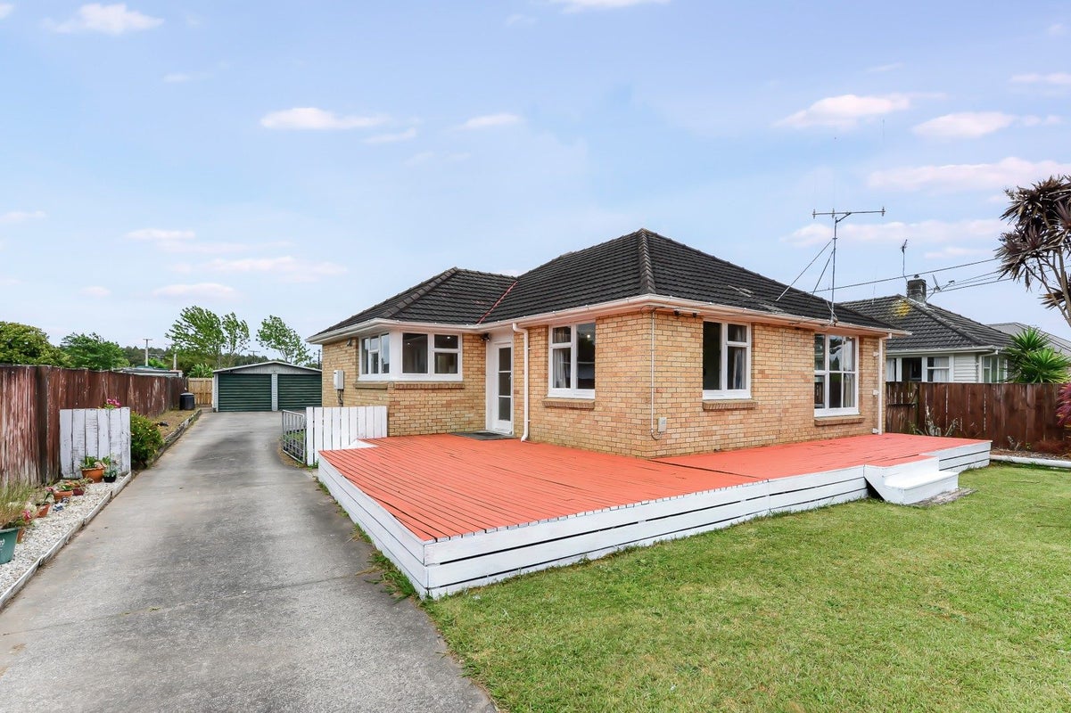 14 Yeats Crescent, Fairfield, Hamilton - Carousel 1