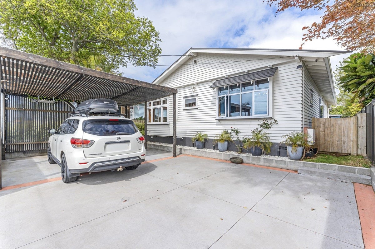 5 Huatoki Street, Vogeltown, New Plymouth - Carousel 27