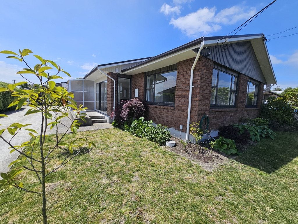 6 Strathfield Avenue, Dallington, Christchurch - Carousel 1
