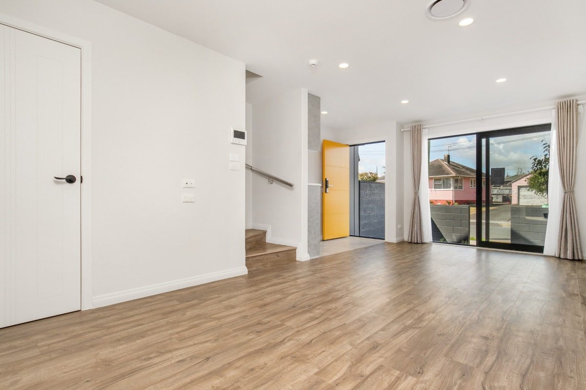 48A Waimate Street, Clover Park, Auckland - Carousel 2