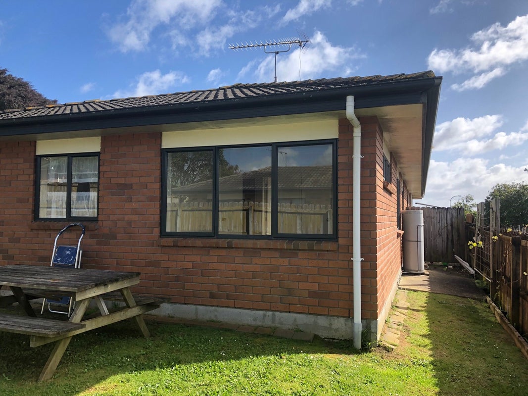 17 Kaimoana Street, Weymouth, Auckland - Carousel 2