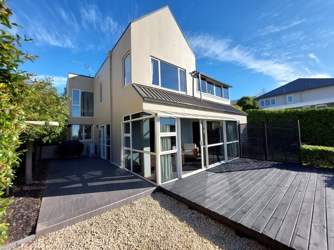 7 Rosthwaite Place, Westmorland, Christchurch - Carousel 1