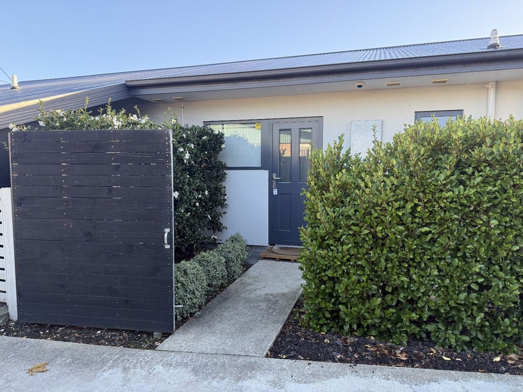2/64 Packe Street, Edgeware, Christchurch - Carousel 1