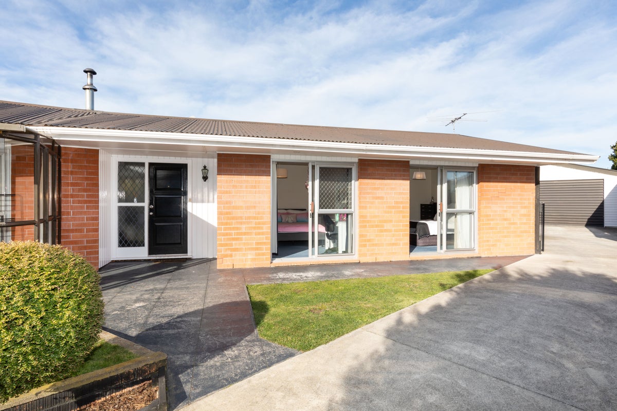 69 Warren Crescent, Hillmorton, Christchurch - Carousel 2