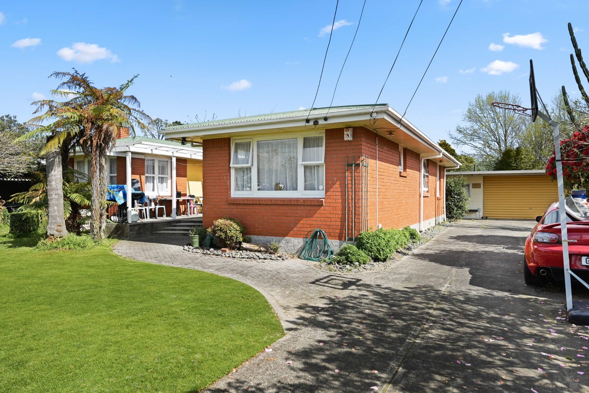 18 & 18a Dermont Street, Bader, Hamilton, Waikato - Carousel 1