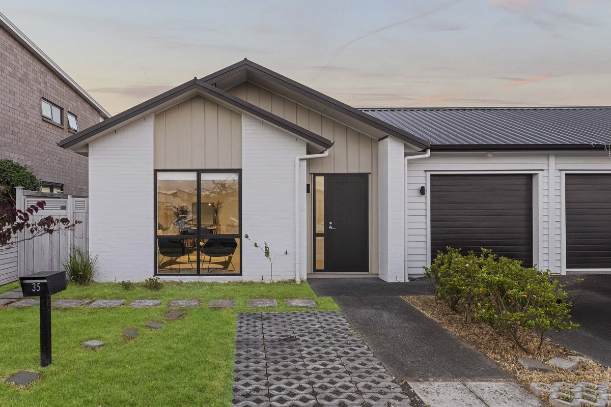 35 Pepene Avenue, Takanini, Auckland - Carousel 1