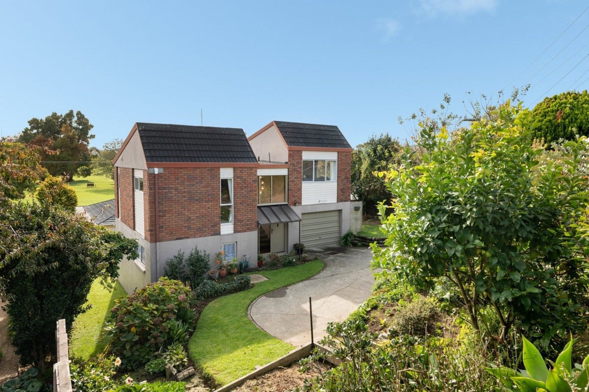 7 Grange Road, Otumoetai, Tauranga - Carousel 2
