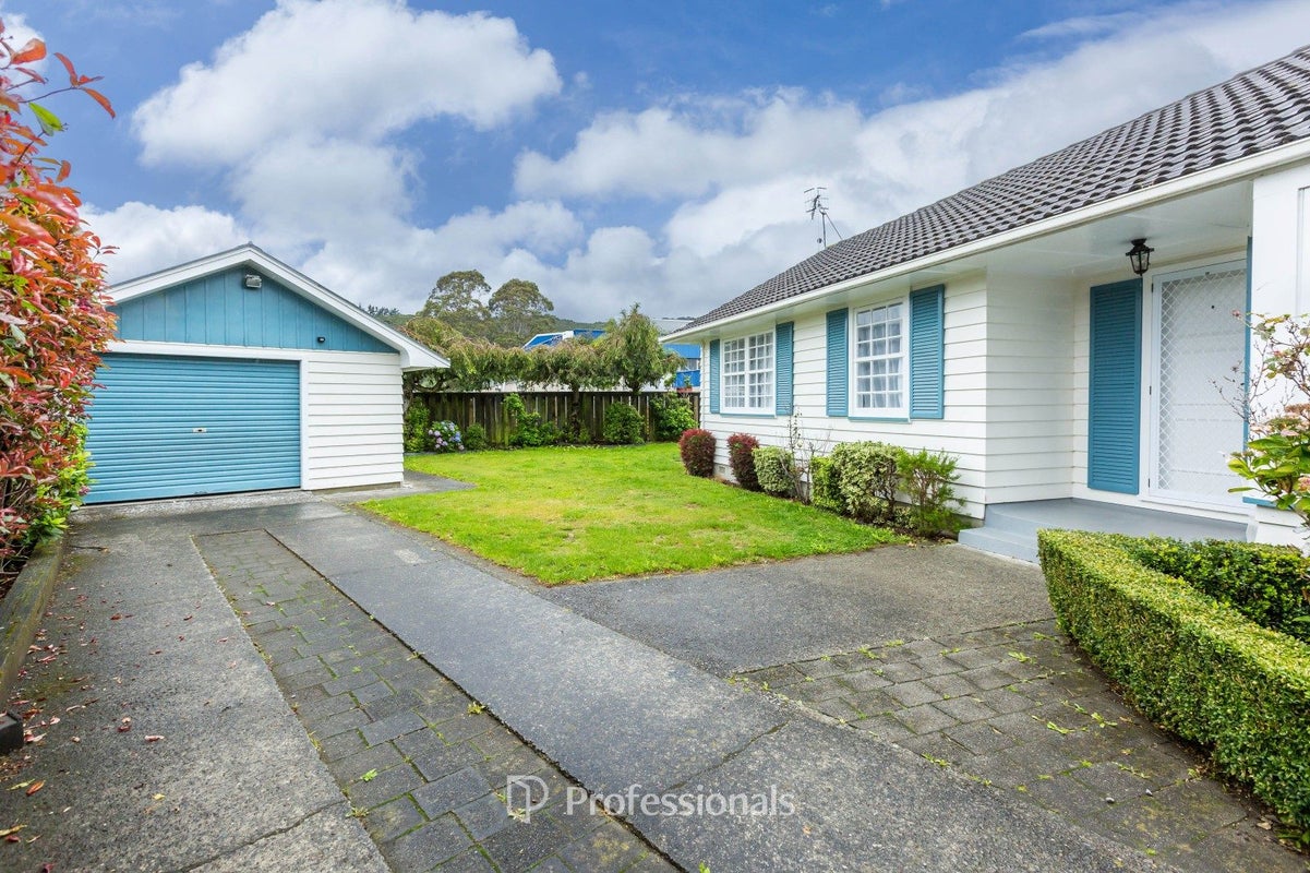 35 Mountbatten Grove, Clouston Park, Upper Hutt - Carousel 2