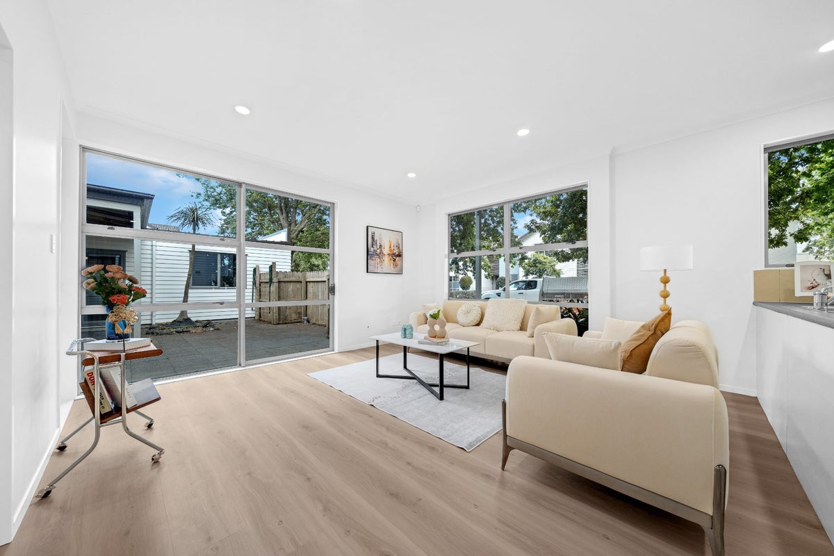 44 Figaro Crescent, Takanini, Auckland - Carousel 2