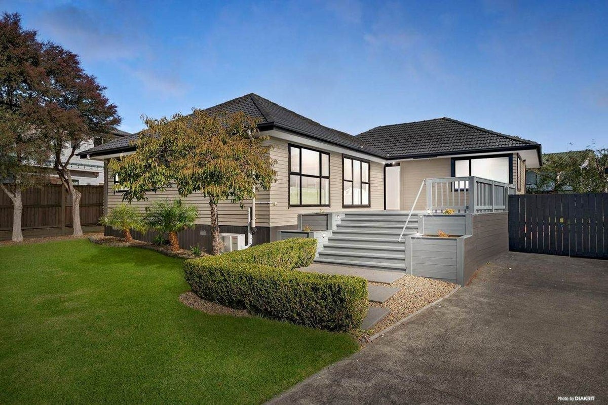 5 Ward Crescent, Te Atatu Peninsula, Auckland - Carousel 2